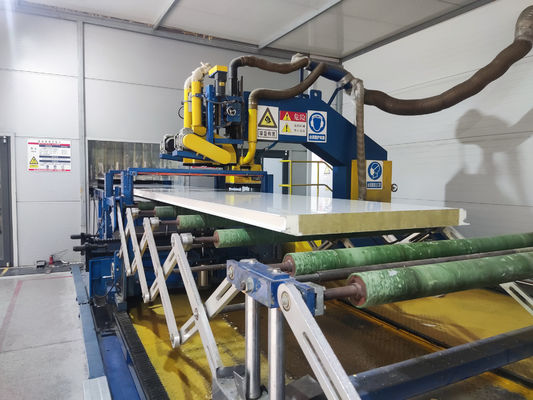 Chống cháy chống lão hóa PU Glass Wool Sandwich Panel với bề mặt phủ màu