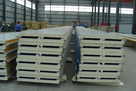 Các tấm ván sandwich PU có khả năng chống cháy để cách nhiệt và bảo vệ chống nước tuyệt vời