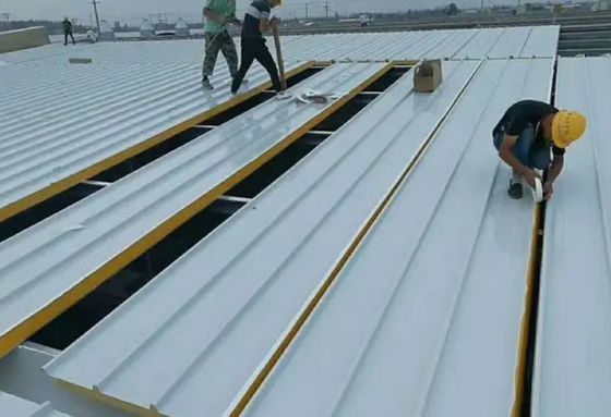 50-200mm PU Glass Wool Sandwich Roof Panel Không thấm nước với trọng lượng tùy chỉnh