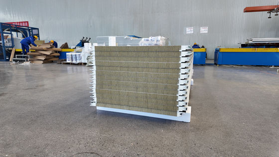 Bức tường sandwich PU chống nước với bề mặt vải phủ màu bền và mạnh mẽ