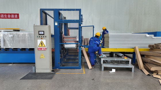 Bảng thép không gỉ phủ màu / bề mặt vải bùn xi măng Polyurethane Sandwich Wall Panel cho các ứng dụng đa năng