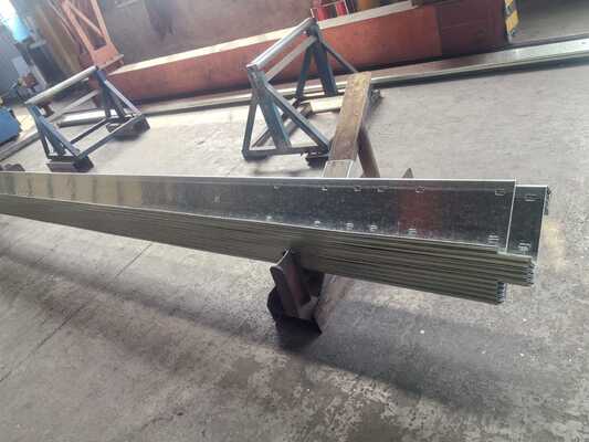 Hot Dip Galvanized Metal Building Purlin với hình dạng C / Z cho hỗ trợ cấu trúc bền trong loại thép 195/235/355
