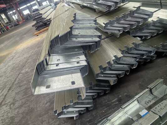 Hot Dip Galvanized Metal Building Purlin với hình dạng C / Z cho hỗ trợ cấu trúc bền trong loại thép 195/235/355