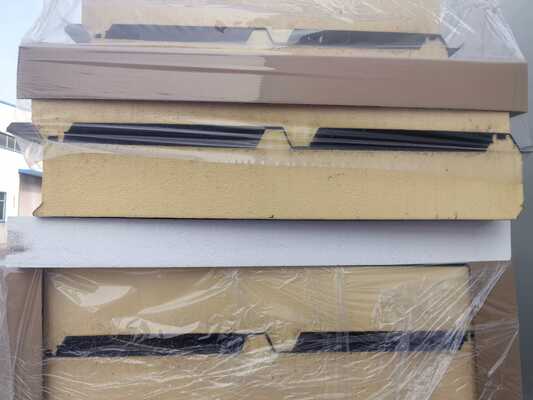Tấm lợp PIR dày 50mm đến 150mm với Lõi bọt Polyisocyanurate và Khả năng chống cháy Cấp B1 cho Mái nhà Công nghiệp và Thương mại