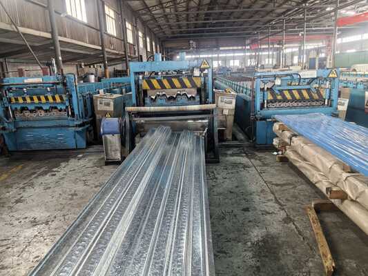 Độ dài tùy chỉnh lên đến 6000mm sàn kim loại lợp lợp với khả năng chống ăn mòn cao và chống cháy lớp A