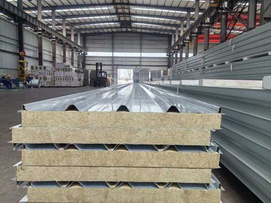 Rockwool Roof Sandwich Panel với lớp phủ SDP, chiều dài 12 mét và tương thích với năng lượng mặt trời cho hiệu suất vượt trội
