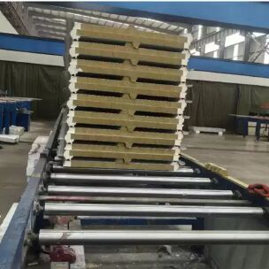 Tấm cách nhiệt cấu trúc polyurethane Tấm mái ngoài trời Tấm lợp lõi xốp Tấm bánh sandwich