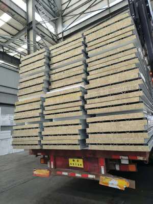 Rockwool Roof Sandwich Panel với lớp phủ SDP, chiều dài 12 mét và tương thích với năng lượng mặt trời cho hiệu suất vượt trội